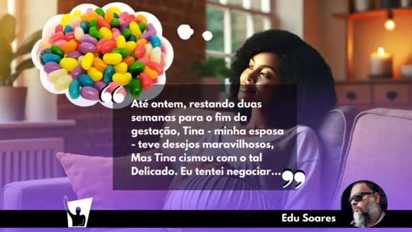 Mulher negra, grávida sentada no sofá sonhando acorda com jujuba coloridas